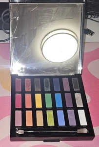 Paleta de sombras de ojos Urban Decay de espectro completo 21 colores *dañadas* - Imagen 1 de 6