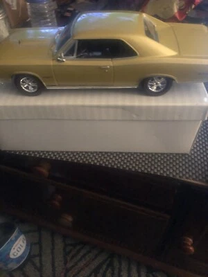 Welly 1:18 Diecast Gold 1966 Pontiac GTO - Body Metal GM No Box - Image 1 of 4