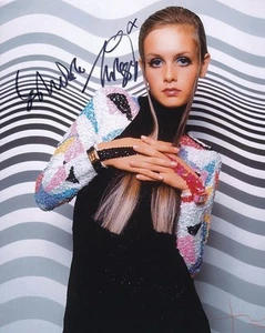 Foto firmada de TWIGGY 8x10 con holograma certificado de autenticidad - Imagen 1 de 2