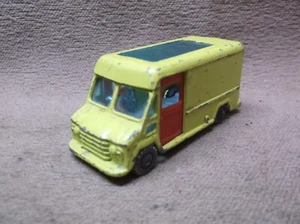 #278 LOOSE HUSKY LIME COMMER WALK-THRU VAN OPENING FRONT DOORD WITH DRIVER - Picture 1 of 12