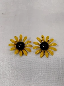 60er Jahre Emaille Ohrclips 1 Paar gelbe Gänseblümchen Blumen Vintage 3\4" Kostüm - Bild 1 von 10