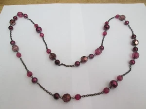 LONG CHAIN NECKLACE WITH BURGUNDY COLOURED BEADS. - Picture 1 of 3
