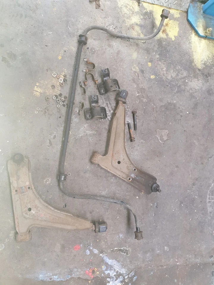 VW GOLF 1 Cabrio Stabi Querlenker Satz Komplett Schellen Aufnahmen Original  - Bild 1 von 1