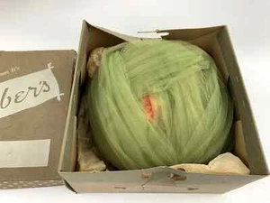 Vintage Green Tulle Pillbox-style  Hat 1950s Kisber's Jackson TN Veaumont label - Picture 1 of 15