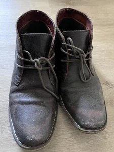 Botas Gobi para Hombre Cinta Roja Chukka EE. UU. 8 Zapatos de Cuero Marrón ENVÍO GRATUITO - Imagen 1 de 9