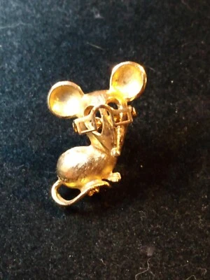 Ratón dorado pequeño firmado por Avon de colección con ojos de estrás y gafas móviles Foto 1 de 4