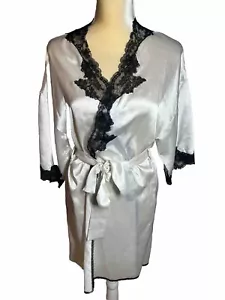 Vintage Christian Dior Women’s Lace Trim Embellishment Robe Size Petite - Picture 1 of 12