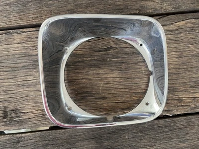 Bisel del faro derecho Chevrolet Monza 1978-1980 OEM 1979 Chevy 78 79 80 Foto 1 de 4