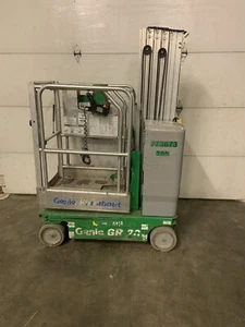 2015 GENIE GR20 20’ ELECTRIC RUNABOUT SCISSOR VERTICAL MAST DRIVABLE MAN LIFT - Picture 1 of 10