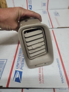 1998-2002 Accord Right Dashboard Air Vent AC Heat Passenger - Picture 1 of 2