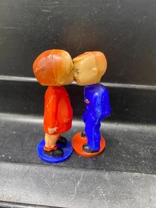 Coppia baci magnetici in celluloide giapponese vintage mini teste bobbing nodder - Foto 1 di 11