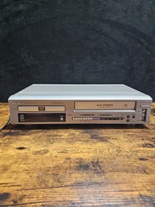 Hitachi DVD VCR Combo CD/MP3/VHS Reproducción Hi-Fi Reproductor Estéreo DV-PF2U 4 Cabezales - Imagen 1 de 10
