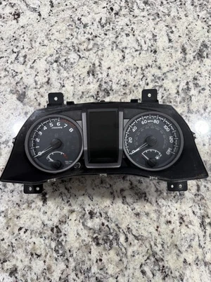 Toyota Tacoma 2018 cuadro de instrumentos - OEM - kilometraje desconocido Foto 1 de 4