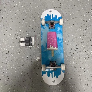 Magneto Skateboard Completo, 27,5" x 7,5" 6 Strati Acero Canadese LEGGERMENTE USATO - Foto 1 di 6