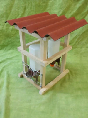 BEBEDERO DOBLE de cazoleta. Aves. Con tejado asfáltico, ideal para exterior - Imagen 1 de 4