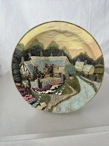Englisches Landhaus beleuchteter Teller Nachtlicht Keramik 3D 6 3/4" Haus Zuhause - Bild 1 von 11