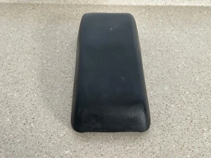 01 06 CHRYSLER SEBRING CENTER CONSOLE LID ARMREST COVER BLACK OEM - Bild 1 von 4