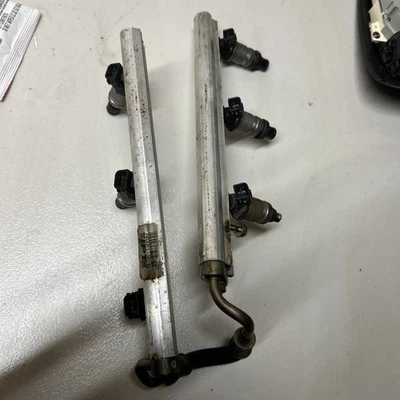 Riel de inyección de combustible para motor Honda Accord 2001 OEM Foto 1 de 4