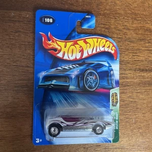 Imagen dividida de Hot Wheels Treasure Hunt con jinetes reales - Imagen 1 de 2