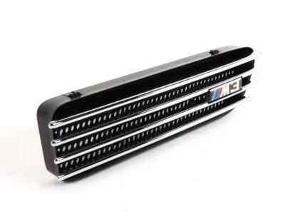 Rejilla guardabarros lateral pasajero original BMW E46 M3 2001-2006 51132694608 NUEVO Foto 1 de 4