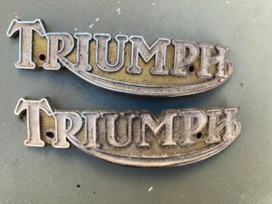 Oldtimer Triumph 70er Jahre Late Unit Tank Embleme Teilenummer F5972 zum restaurieren - Bild 1 von 4