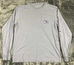 Vineyard Vines T-Shirt Uomo M V Halloween Vampiro Balena Grigio Manica Lunga - Foto 1 di 11