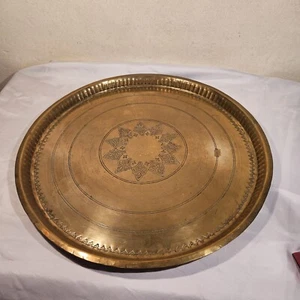 C2 TRES GRAND PLATEAU ORIENTAL EN LAITON OU CUIVRE / 44 CM DE DIAMETRE / DORÉ - Imagen 1 de 5