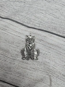 Vintage Marcie USA Patriotische Katze Anhänger Zinn Signiert Selten - Bild 1 von 3