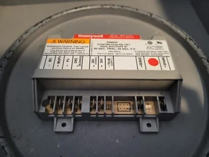 Honeywell Continuous RE-Try Ignition Control Module, 24V, 60Hz, S8660K - Picture 1 of 6