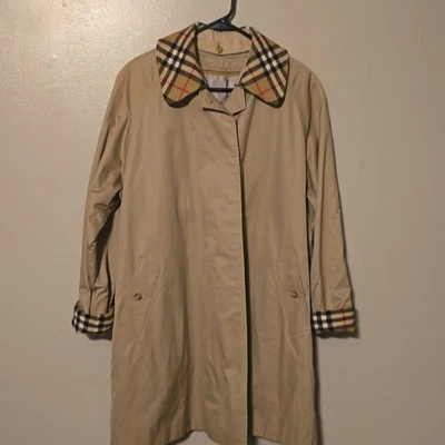 Burberrys Womens Trench Coat Size 6 with Checkered Lining - Image 1 of 4