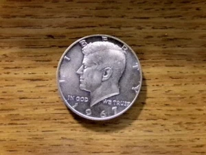 Medio dólar P Kennedy 1967 40 % plata muy bonito #Zp30 - Imagen 1 de 2