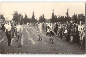 RPPC California Polytechnic School Staffelrennen San Luis Obispo Aston Foto 1915 - Bild 1 von 2