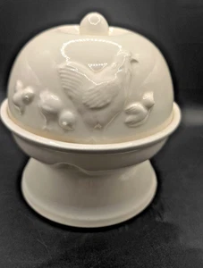 Vintage 4 Egg Ceramic Steamer Poacher Cooker 1950’s White Hen & Rooster - Picture 1 of 13