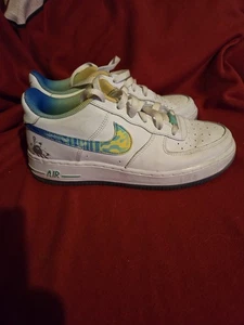 Größe 6,5 (GS) - Nike Air Force 1 Low LV8 Unlock Your Space - Bild 1 von 6