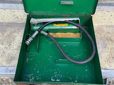 Bomba manual hidráulica manual GREENLEE 767 para kits Knockout, estuche 767A plus 1731 Foto 1 de 4