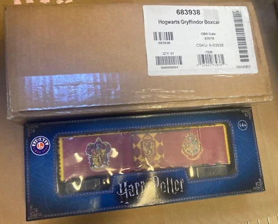 Lionel 83938 Hogwarts Gryffindor Boxcar New in Box - Image 1 of 3
