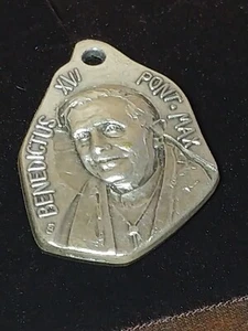 SELTENER Anhänger religiöser Papst Benedikt Benedikt XVI. PONT.MAX Zinnanhänger - Bild 1 von 4