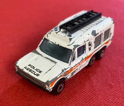 MATCHBOX Modellino Furgone CARMICHAEL COMMANDO POLICE RESCUE N. 57 (1982) 1:76 - Immagine 1 di 3