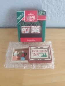Hallmark Keepsake Ornament 1991 Matchbox Collection Evergreen Inn - Imagen 1 de 8