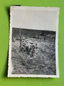 Foto, (10. PzDiv), Grab Hptm. Dudensing Brest Polen 1939 (MJ-62)1029 - Bild 1 von 2