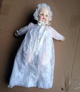 Madame Alexander Victoria Babypuppe - Original Kleidung - Stiefel! TOP! - Bild 1 von 9