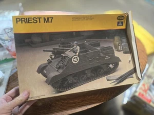 Pre Owned Vintage 1/35 Italeri Testors 801 M7 Priest Self Propelled Gun 1979 - Picture 1 of 4