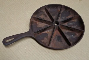 Vintage Cast Iron Cornbread Skillet 9" Divided 8 Slice Pan, Unmarked - Picture 1 of 5