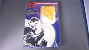 It's a Wonderful Life (Color / B&W Versions, DVD, 2019, 2-disc) NEW w/ Ornament - Picture 1 of 5