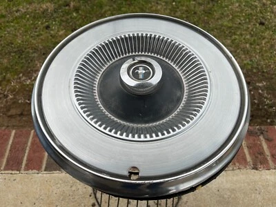 Tapacubos cubierta rueda Ford Mustang 13" OEM 1970 1971 1972 1973 ALEACIÓN DE METAL Foto 1 de 3