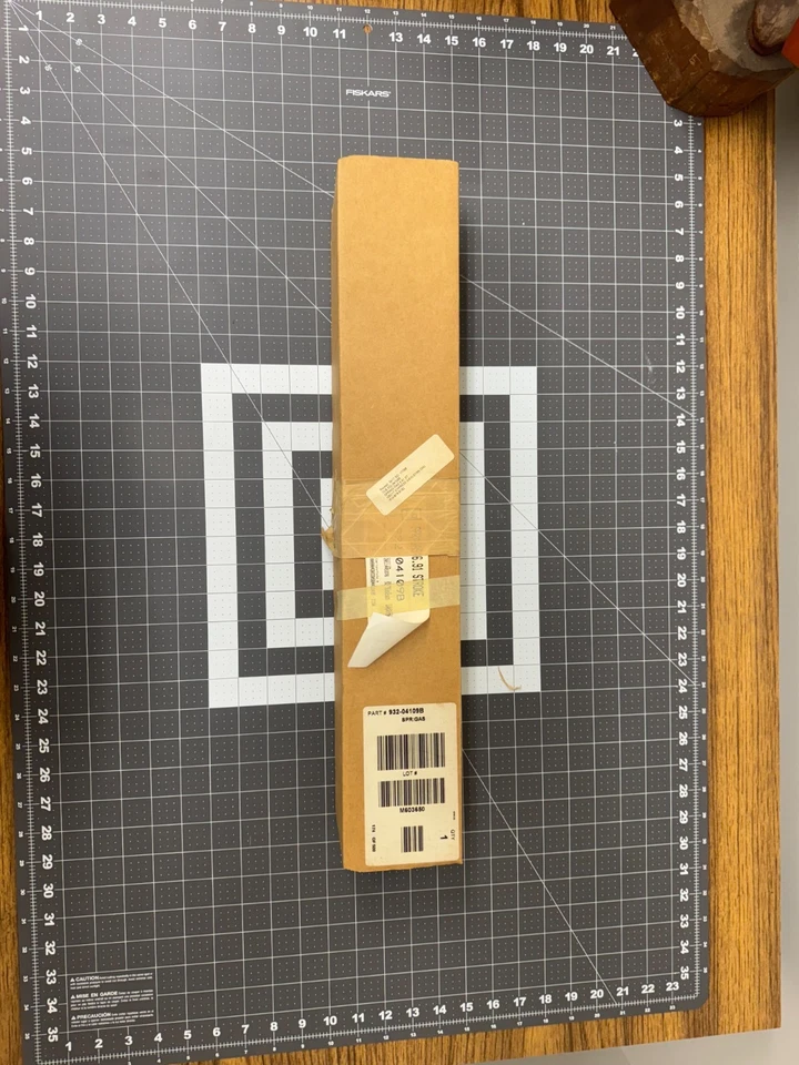 932-04109B GENUINE CUB CADET GAS SPRING - Image 1 of 1