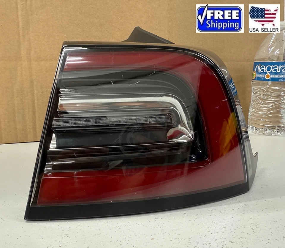 2017-2023 Tesla Model 3 LED Tail Light 3-Pin Outer Back Right Original 1077398 - Image 1 of 4