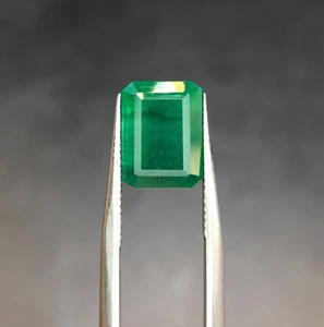 Pietra preziosa taglio smeraldo colore verde smeraldo naturale 4,80 Cts di Swat Mine Pak - Foto 1 di 17