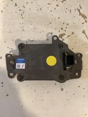 2018- 2023  TOYOTA TACOMA CRUISE CONTROL DISTANCE SENSOR OEM A11-20413 TL Foto 1 de 2