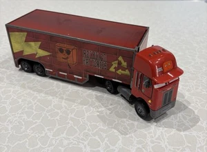 Disney Pixar Cars JERRY RECYCLED BATTERIES HAULER Diecast 1:55 - Picture 1 of 4